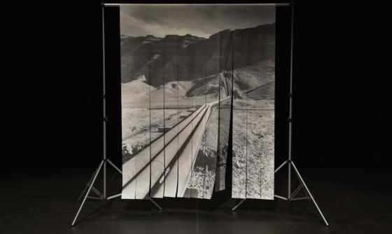 Scena z filmu One Image, Two Acts