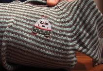 Scena z filmu unusual Red cardigan