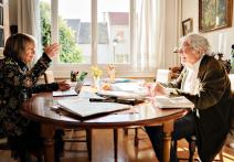 Scena z filmu A Guide to Love and Fighting Capitalism